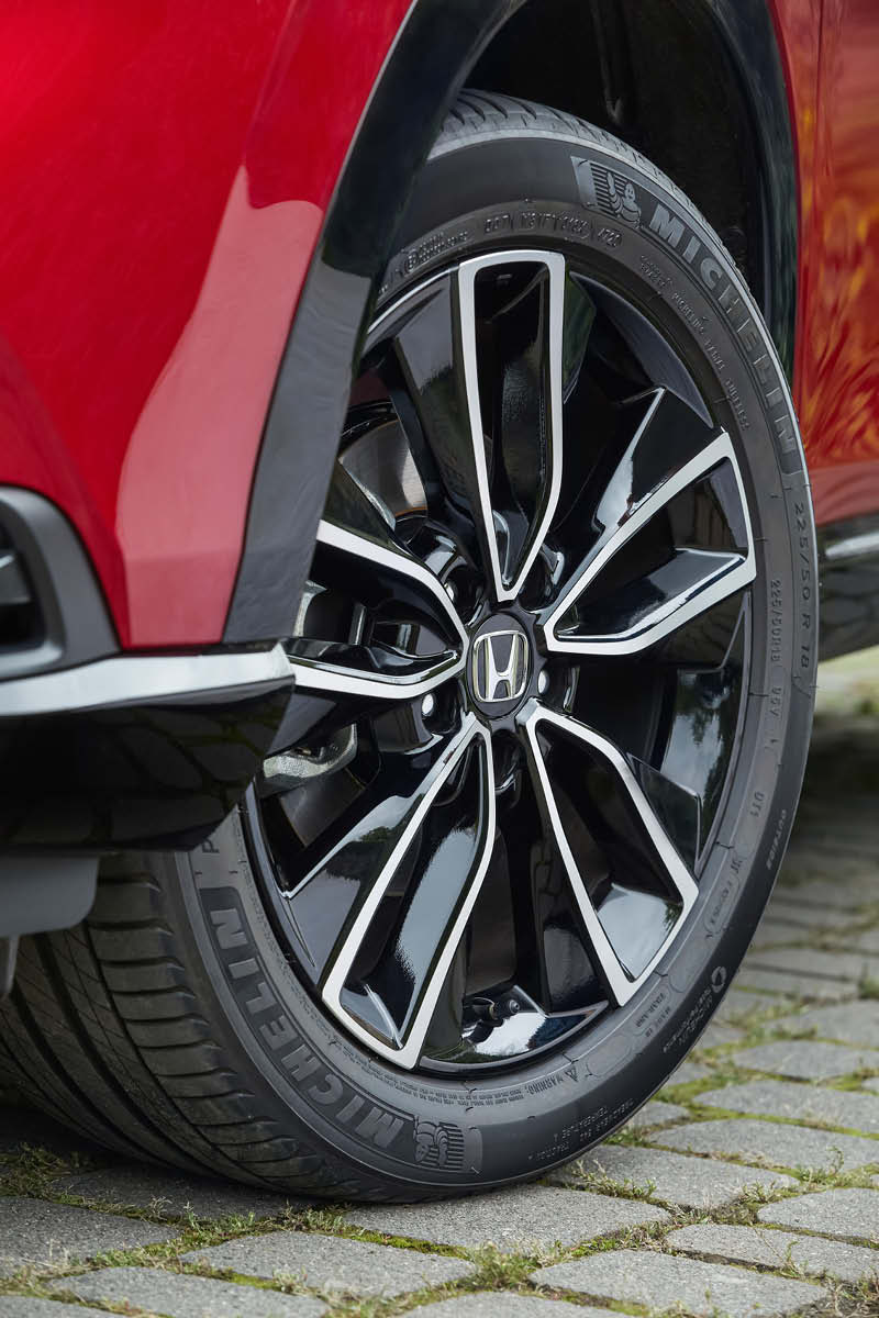 zu sehen ist ein Reifen des roten HR-V